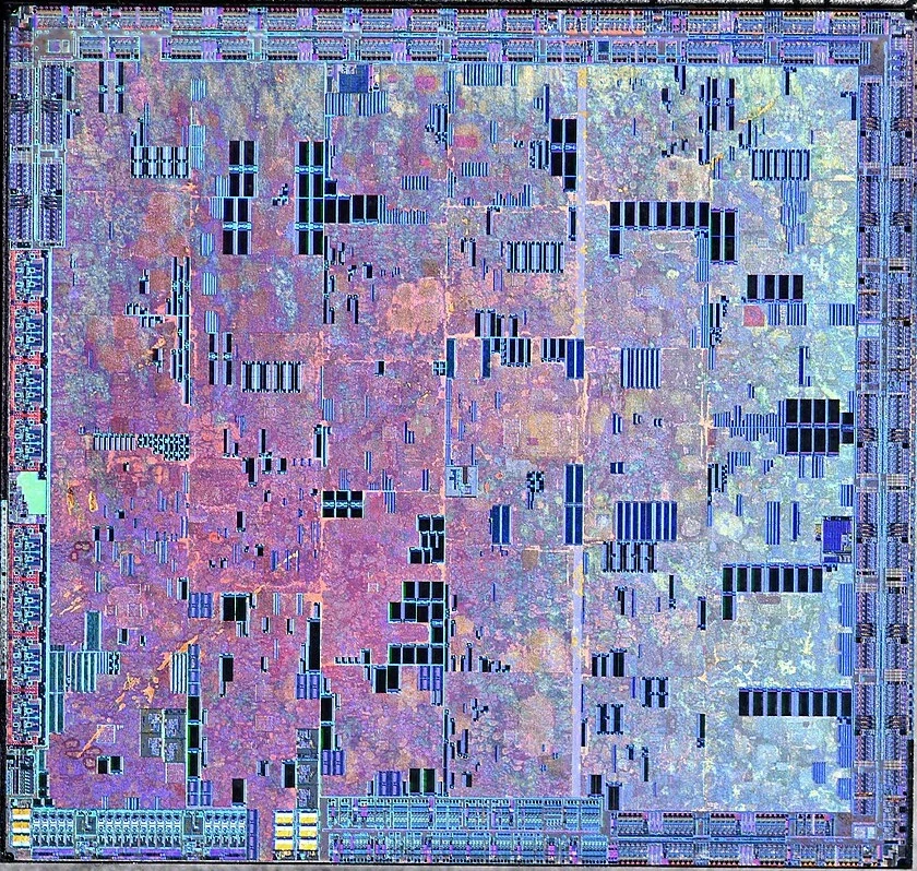 Die shot of an Nvidia G71 GPU
